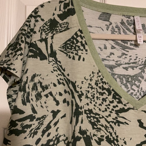 Plus size shirt size 3X - Picture 4 of 8